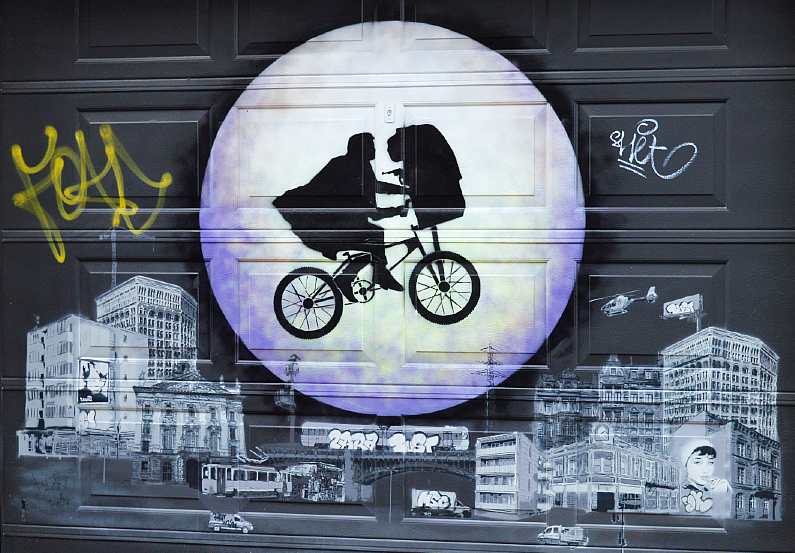 Street art in Amsterdam of ET and Elliot in the moonlight