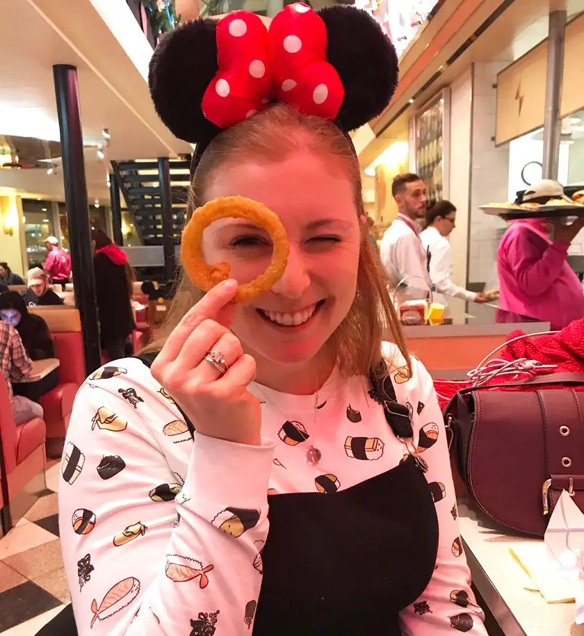 Mel from Footsteps on the Globe holding up an onion ring at Annette's Diner in Disneyland Paris, Reasons to go to Disneyland Paris