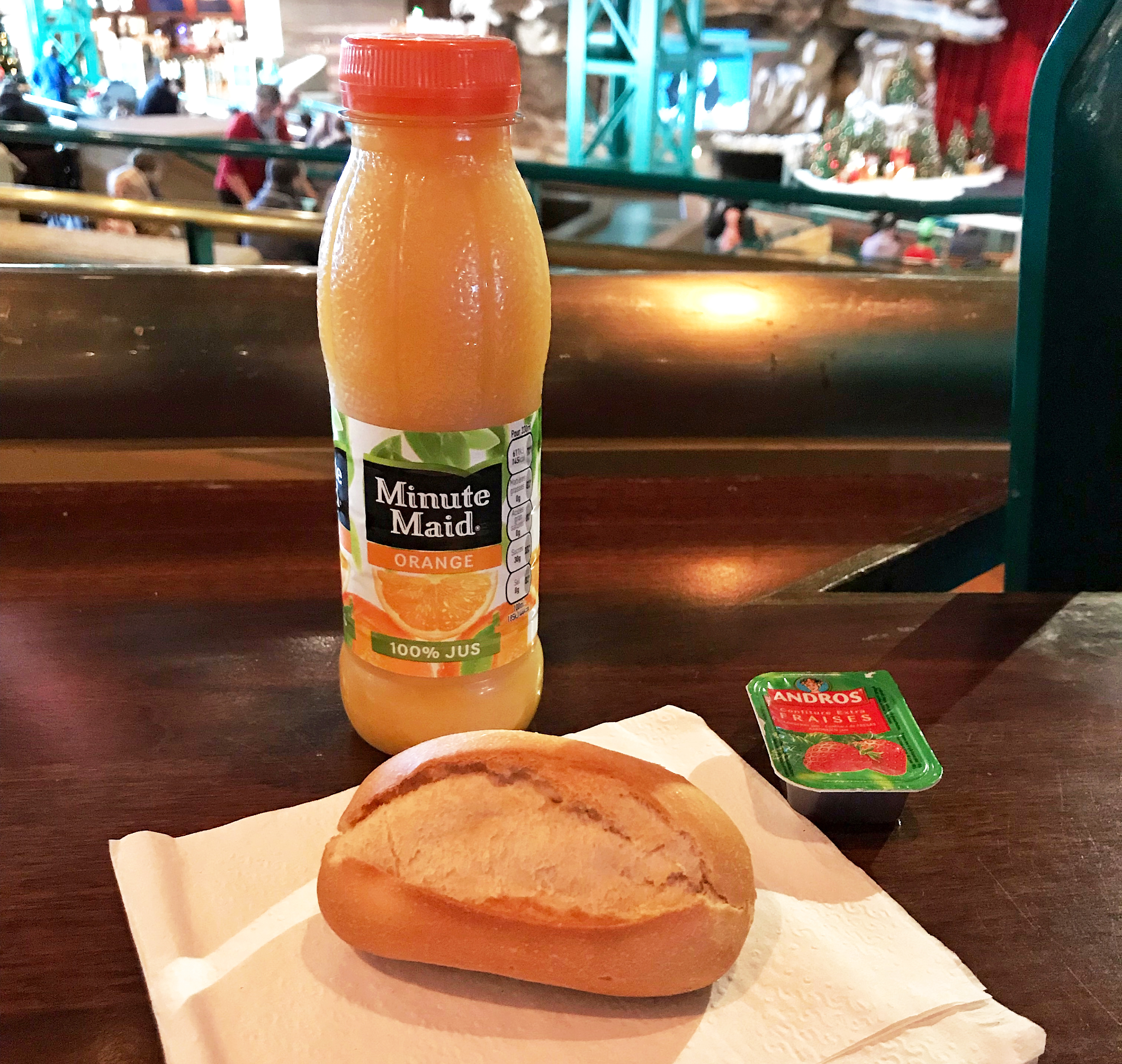 breakfast option, orange juice, crispy roll, jam, hyperion cafe, discovery land, how to eat vegan at disneyland paris