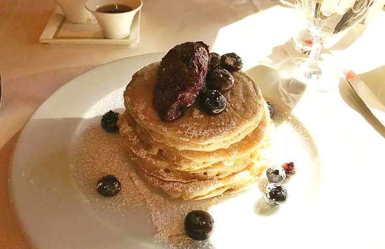 Blueberry pancakes at Tableau in the Wynn Hotel Las Vegas