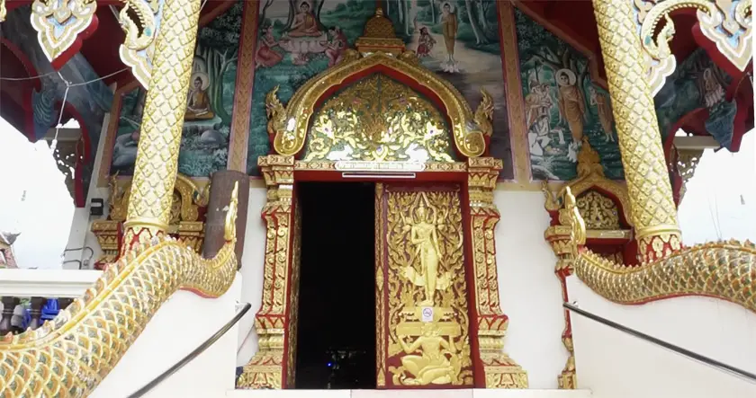 Golden door to a temple in Mae Wang