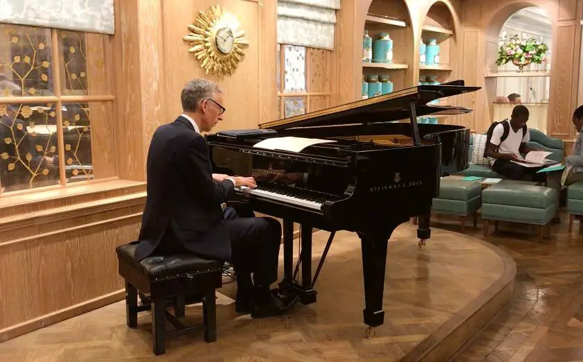 Pianist playing in the Diamond Jubilee Tea Salon in Fortnum and Mason