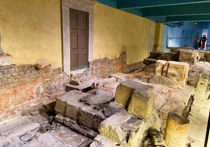 Original Roman stones reconstruction at the Roman Baths in Bath 