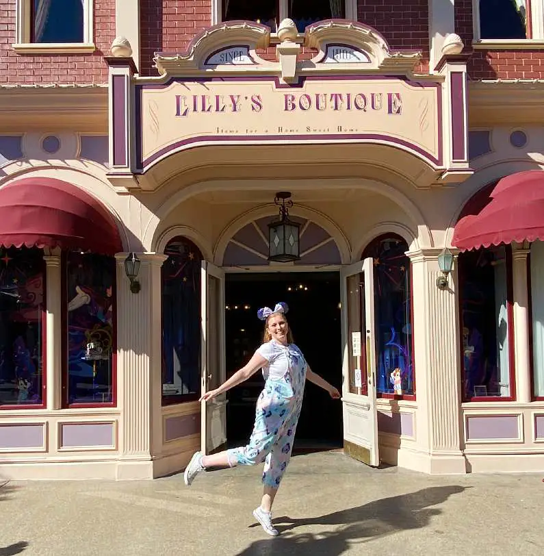 Mel skipping past Lilly's Boutique down Main Street in Disneyland Paris