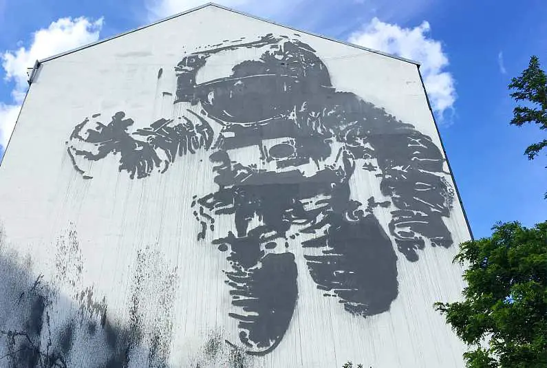 Astronaut street art in Berlin