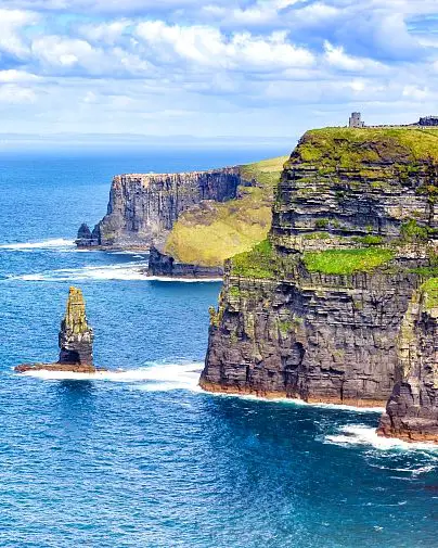 Top 10 facts about the Cliffs of Moher (that are frickin’ awesome!)